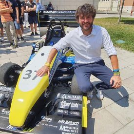 Il professore Matteo Giacopini, Faculty Advisor delprogetto “Automotive Learning by Doing”, con il prototipo M24-LH